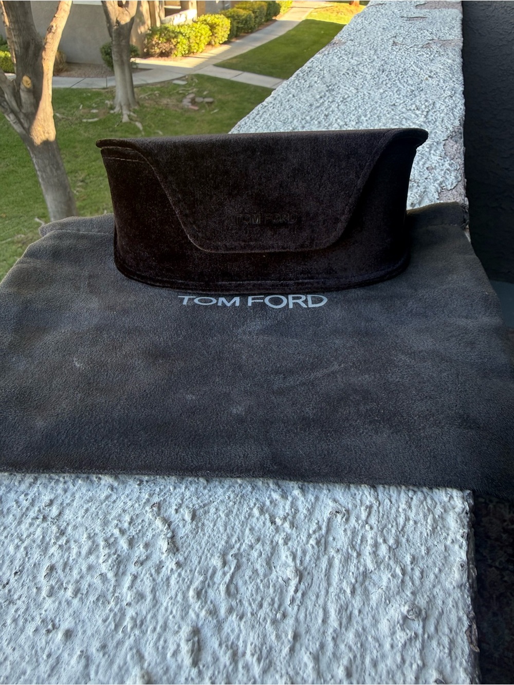 Tom Ford gray Suede faux Dust Bag with large black sunglasses case - Picture 5 of 6